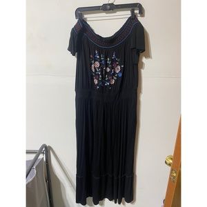 Maxi dress with cold shoulder